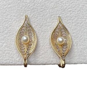 Vintage Sarah Coventry Serene Gold Tone Faux Pearl Leaf Clip on Earrings